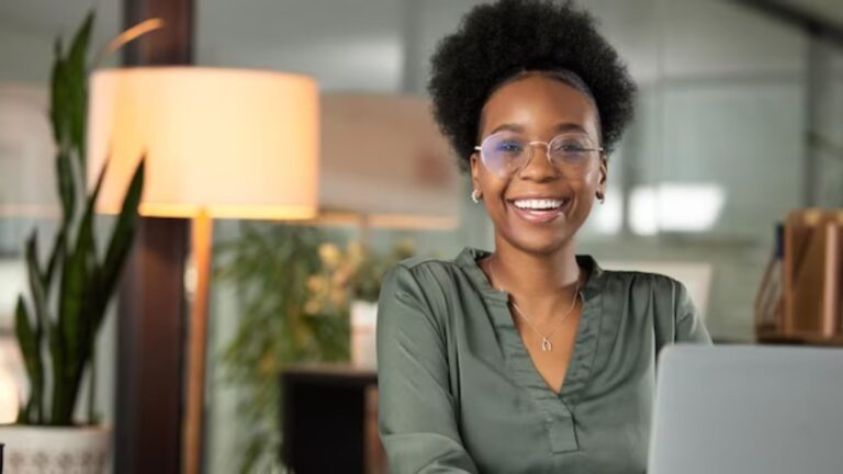 Mundo Negro está buscando jovem jornalista para o seu time de redatores Mundo Negro está buscando jovem jornalista para o seu time de redatores