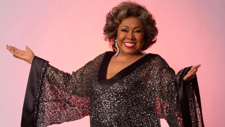Alcione será tema de samba-enredo da Mangueira em 2024 