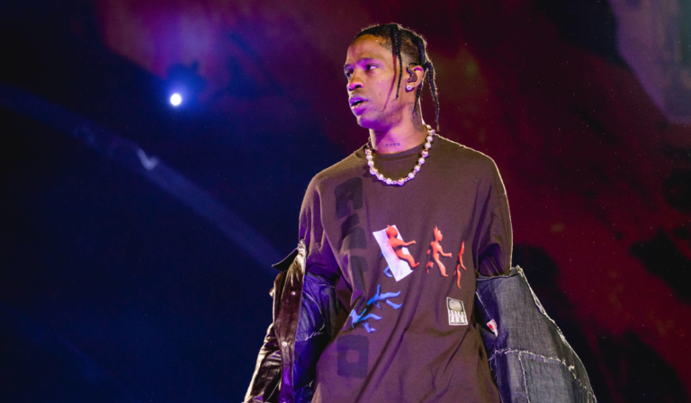 Júri do Texas decide não incriminar Travis Scott por tragédia do Festival AstroWorld, em 2021