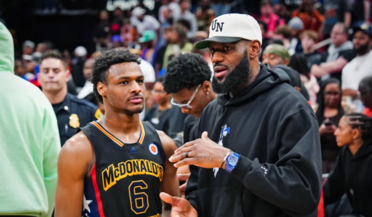 Filho de LeBron, Bronny James, sofre parada cardíaca durante treino; Ele segue em “condição estável”