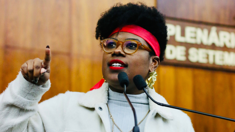 PL da deputada Laura Sito, que pode tornar Manoel Padeiro, conhecido como Zumbi dos Pampas, primeiro herói negro do RS é aprovada PL da deputada Laura Sito, que pode tornar Manoel Padeiro, conhecido como Zumbi dos Pampas, primeiro herói negro do RS é aprovada