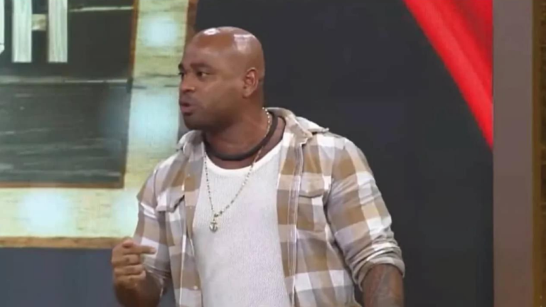 Cezar Black cobra que produção de ‘A Fazenda’ tenha a mesma postura que teve com Raquel Sheherazade para defendê-lo de acusações falsas de agressão Cezar Black cobra que produção de ‘A Fazenda’ tenha a mesma postura que teve com Raquel Sheherazade para defendê-lo de acusações falsas de agressão