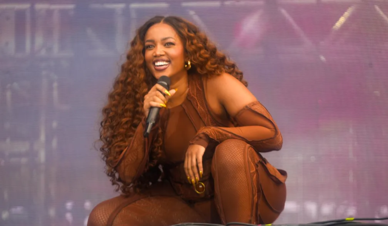 Iza é confirmada como uma das atrações a se apresentar no Grammy Latino 2023 Iza é confirmada como uma das atrações a se apresentar no Grammy Latino 2023
