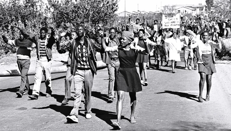 Soweto: o levante estudantil que acelerou a queda do apartheid