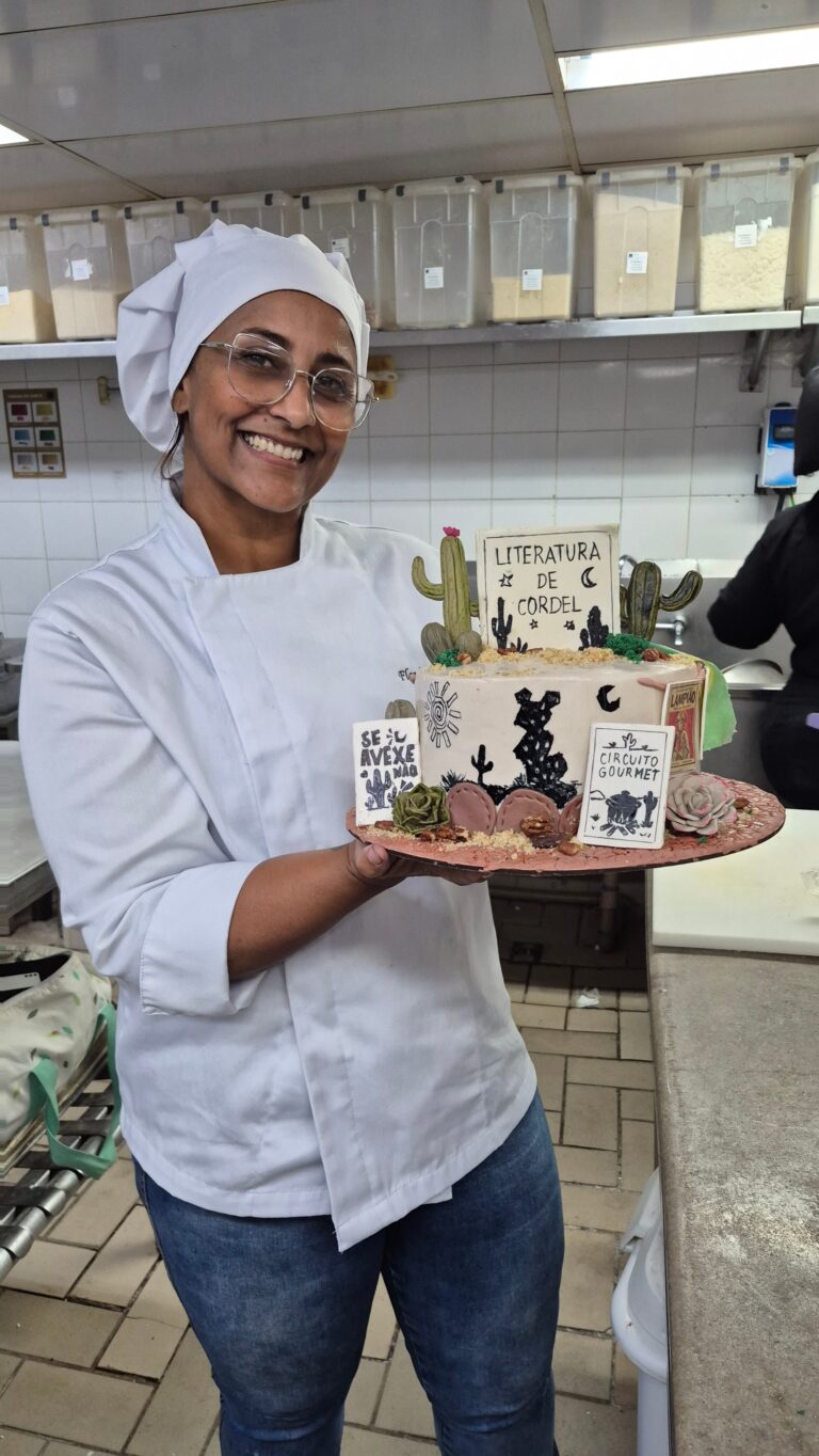 A confeiteira de Bangu que entrou na UFRJ aos 51 anos e conquistou pódio nacional com um bolo de literatura de cordel A confeiteira de Bangu que entrou na UFRJ aos 51 anos e conquistou pódio nacional com um bolo de literatura de cordel