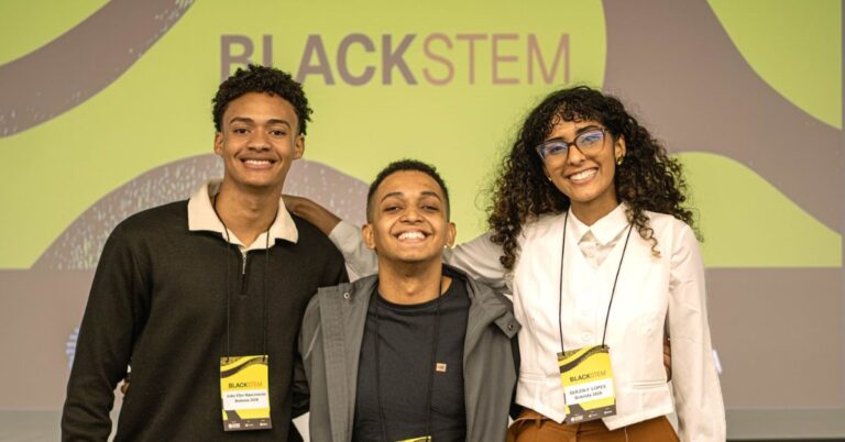 Nova turma de jovens negros vai a universidades no exterior com programa do Fundo Baobá e B3 Social