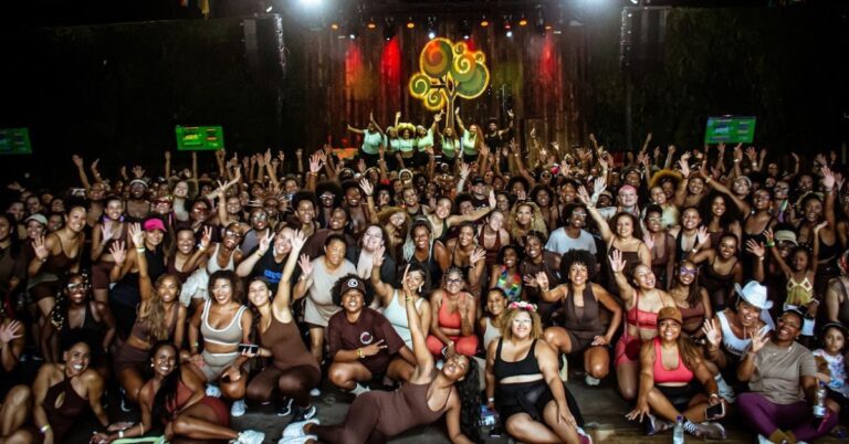 Treinar junto é aquilombar: os coletivos negros e a ciência explicam a importância do exercício em grupo Treinar junto é aquilombar: os coletivos negros e a ciência explicam a importância do exercício em grupo