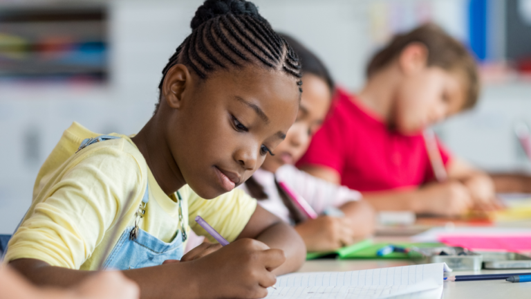 Formação sobre equidade racial avança nas escolas e passa de 48% para 69% das redes municipais em dois anos Formação sobre equidade racial avança nas escolas e passa de 48% para 69% das redes municipais em dois anos
