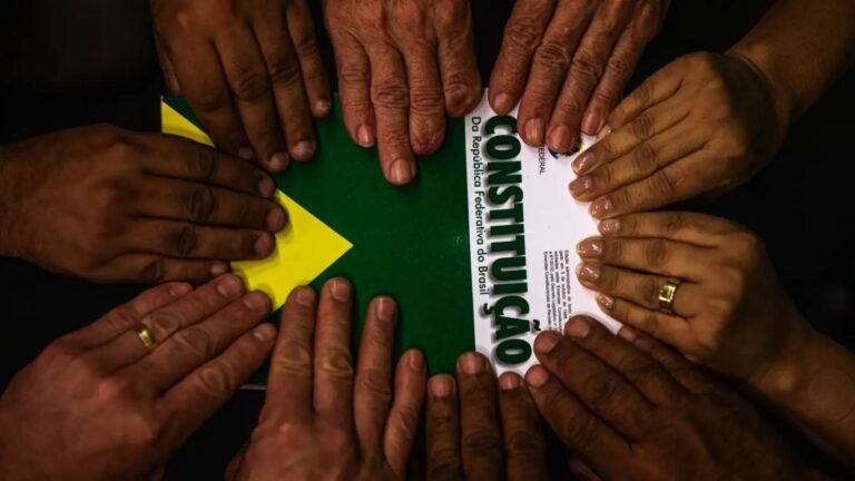 As mudanças na Constituição que atacam os direitos do povo negro As mudanças na Constituição que atacam os direitos do povo negro